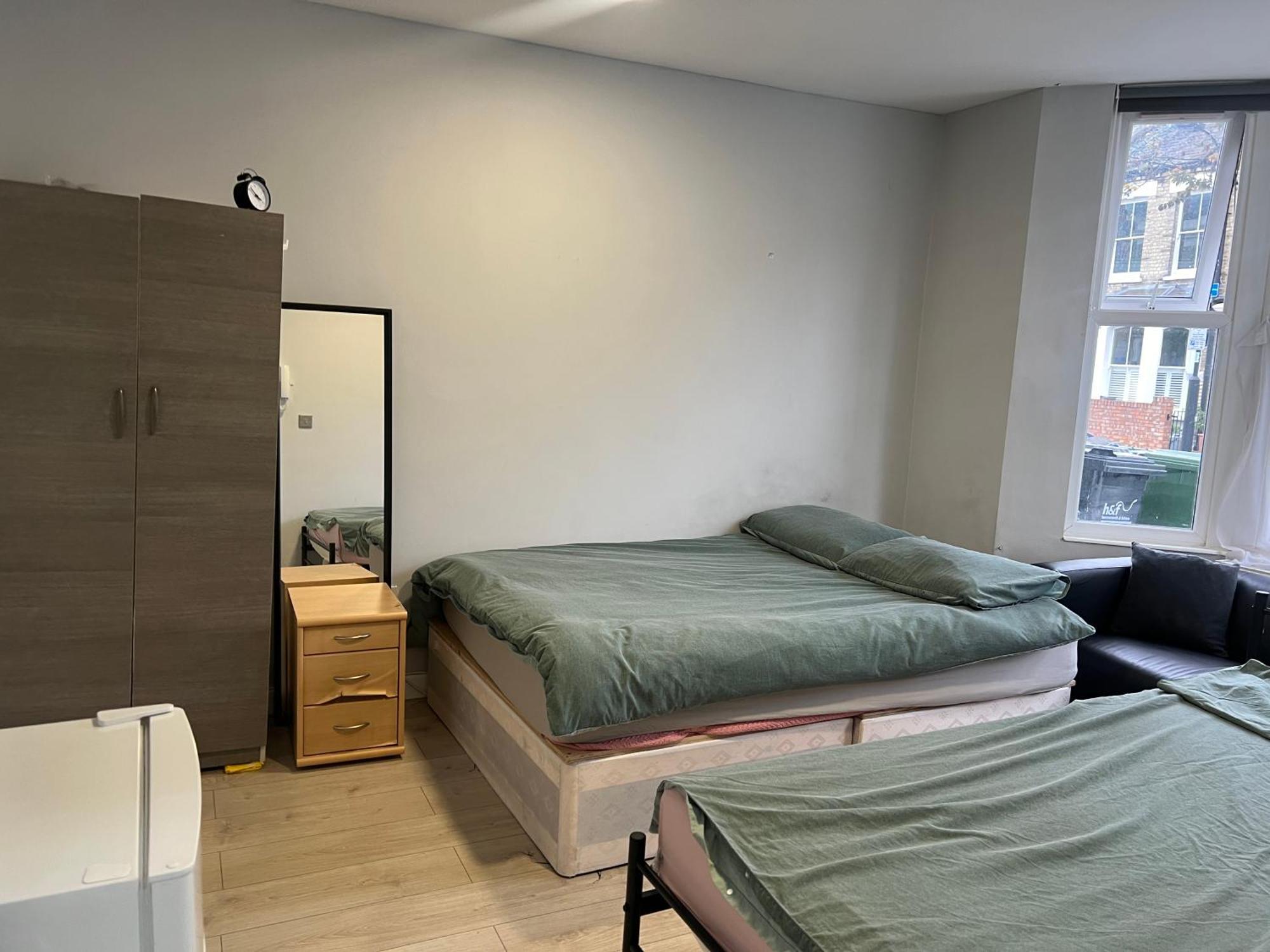 Sterne Street 4 Person Room London Exterior photo